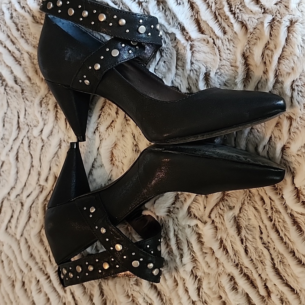 DKNY Laci Embellished Strappy Pump 2.5" heel. Size 5.5 &Dustbag - Picture 11 of 15